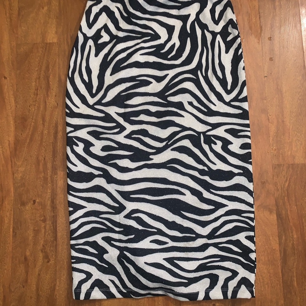 H&M Black and White Midi Pencil Skirt
